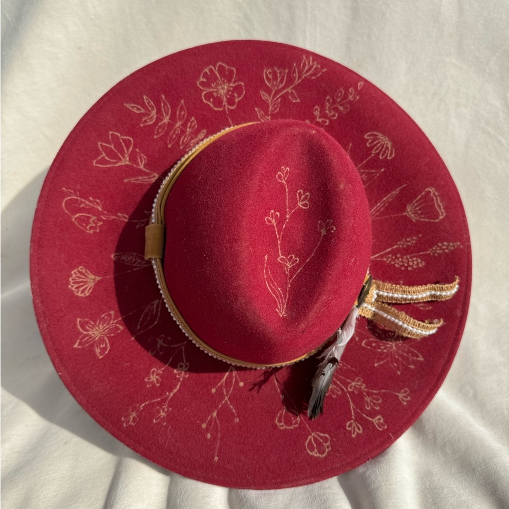 Bailey Wool hat with burnt flowers